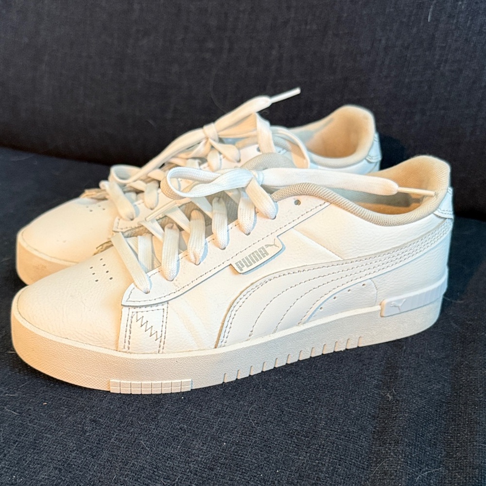 Women’s Puma White Leather Casual Sneakers, Size 8